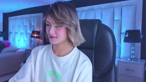 Snapshot of luisajonnes_ chatting on 07-28-26, 12:23 Luisa online show from 07-28-26, 12:23