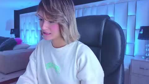 Snapshot of luisajonnes_ chatting on 07-28-26, 12:48 Luisa online show from 07-28-26, 12:48