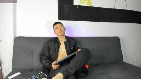 Snapshot of lukas_corredor chatting on 09-15-25, 05:13 lukas corredor online show from 09-15-25, 05:13