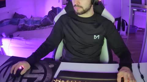 Snapshot of lukasschoetz chatting on 12-27-24, 09:43 lukasschoetz online show from 12-27-24, 09:43