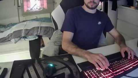 Snapshot of lukasschoetz chatting on 01-12-25, 07:21 lukasschoetz online show from 01-12-25, 07:21