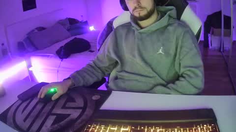 Snapshot of lukasschoetz chatting on 01-19-25, 09:13 lukasschoetz online show from 01-19-25, 09:13