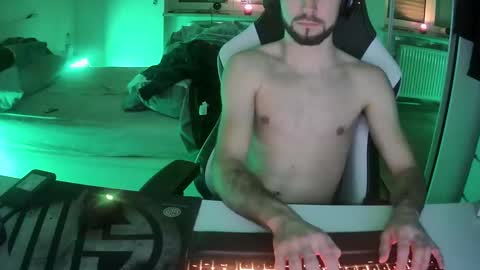 Snapshot of lukasschoetz chatting on 01-21-25, 04:27 lukasschoetz online show from 01-21-25, 04:27