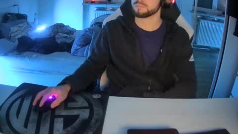 Snapshot of lukasschoetz chatting on 01-22-25, 06:10 lukasschoetz online show from 01-22-25, 06:10