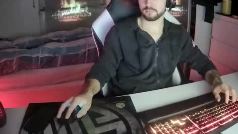 Snapshot of lukasschoetz chatting on 02-06-25, 11:04 lukasschoetz online show from 02-06-25, 11:04