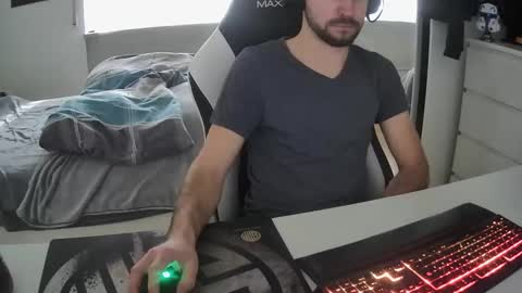 Snapshot of lukasschoetz chatting on 02-07-25, 12:50 lukasschoetz online show from 02-07-25, 12:50