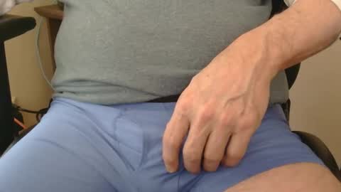 Snapshot of luke7711 chatting on 05-04-26, 02:35 luke7711 online show from 05-04-26, 02:35