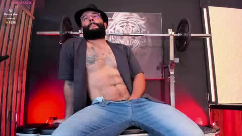 LUKE online show from 04-25-26, 01:41