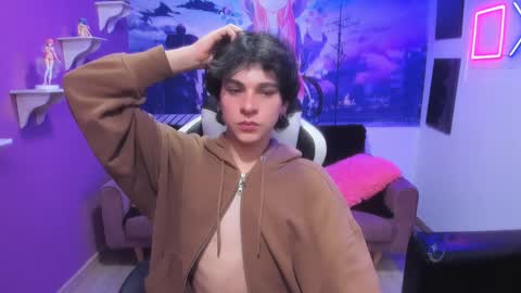 Snapshot of luke_howland chatting on 12-17-24, 01:05 Luke online show from 12-17-24, 01:05