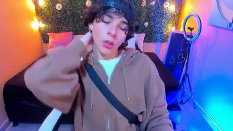 Snapshot of luke_howland chatting on 01-10-25, 08:15 Luke online show from 01-10-25, 08:15