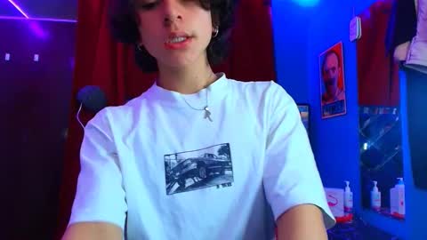 Snapshot of luke_howland chatting on 02-28-25, 09:23 Luke online show from 02-28-25, 09:23