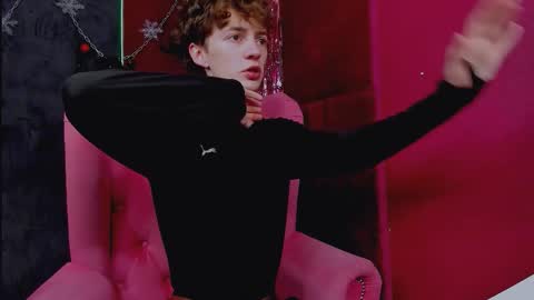 Snapshot of luke_sweet chatting on 12-15-25, 11:47 Luke online show from 12-15-25, 11:47