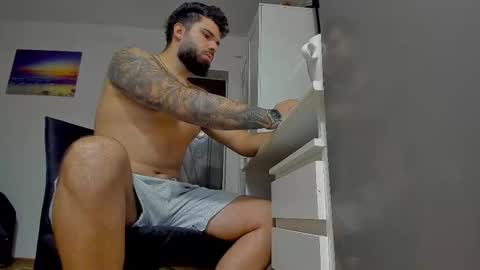 Snapshot of lukedenver chatting on 10-18-25, 06:48 Luke online show from 10-18-25, 06:48