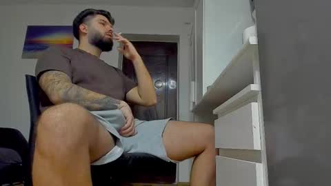 Snapshot of lukedenver chatting on 11-04-25, 05:28 Luke online show from 11-04-25, 05:28