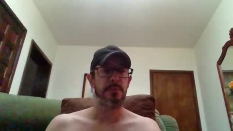 Snapshot of lukz88bigcock chatting on 11-01-25, 12:34 Luke online show from 11-01-25, 12:34