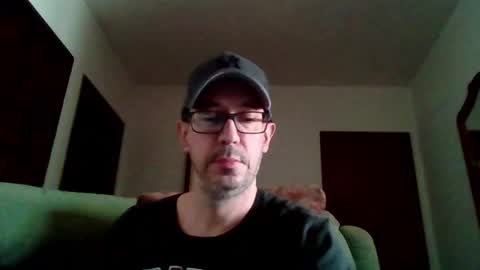 Snapshot of lukz88bigcock chatting on 11-12-25, 08:30 Luke online show from 11-12-25, 08:30