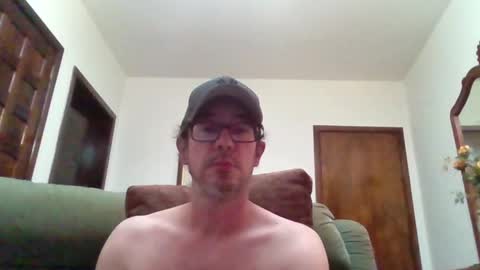 Snapshot of lukz88bigcock chatting on 03-27-26, 10:31 Luke online show from 03-27-26, 10:31