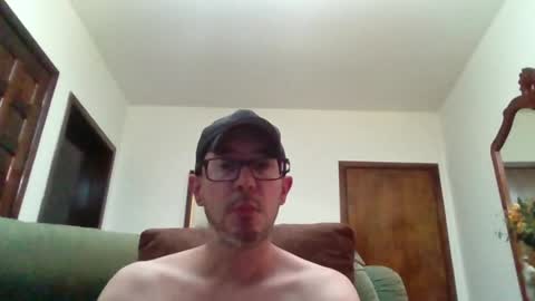 Snapshot of lukz88bigcock chatting on 04-17-26, 11:08 Luke online show from 04-17-26, 11:08