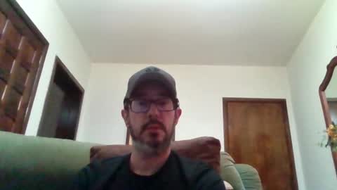 Snapshot of lukz88bigcock chatting on 06-19-26, 01:21 Luke online show from 06-19-26, 01:21