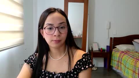 Snapshot of lulibee_ chatting on 03-27-26, 01:22 Luli online show from 03-27-26, 01:22