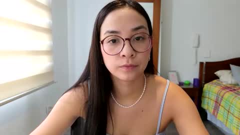Snapshot of lulibee_ chatting on 04-06-26, 01:12 Luli online show from 04-06-26, 01:12