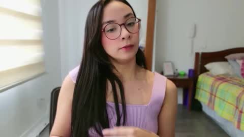 Snapshot of lulibee_ chatting on 04-11-26, 01:48 Luli online show from 04-11-26, 01:48