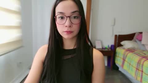Snapshot of lulibee_ chatting on 04-13-26, 01:05 Luli online show from 04-13-26, 01:05
