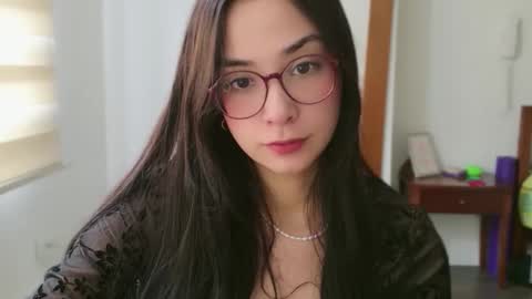 Snapshot of lulibee_ chatting on 04-24-26, 01:24 Luli online show from 04-24-26, 01:24
