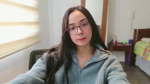 Snapshot of lulibee_ chatting on 04-25-26, 01:41 Luli online show from 04-25-26, 01:41