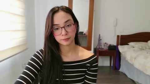 Snapshot of lulibee_ chatting on 05-08-26, 01:27 Luli online show from 05-08-26, 01:27