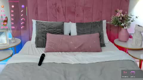 Snapshot of lullyfox chatting on 11-05-25, 01:22 Cherie online show from 11-05-25, 01:22