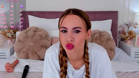 Snapshot of lullyfox chatting on 11-20-25, 07:57 Cherie online show from 11-20-25, 07:57