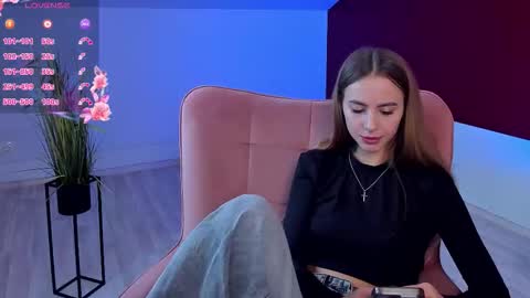 Snapshot of lullyfox chatting on 11-25-25, 12:38 Cherie online show from 11-25-25, 12:38