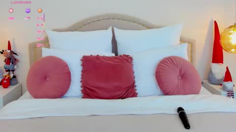 Snapshot of lullyfox chatting on 12-14-25, 01:16 Cherie online show from 12-14-25, 01:16