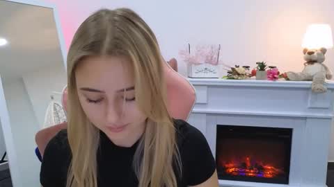 Lily online show from 09-16-25, 01:12