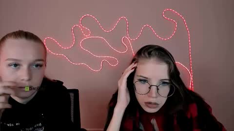 Snapshot of lulu_fly_ chatting on 10-21-25, 08:48 lulu_fly_ online show from 10-21-25, 08:48