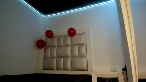 elizabeth online show from 04-23-26, 12:04