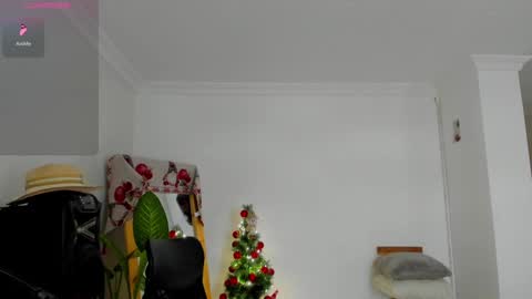 Snapshot of lulu_lopez chatting on 12-15-24, 06:15 Lau online show from 12-15-24, 06:15