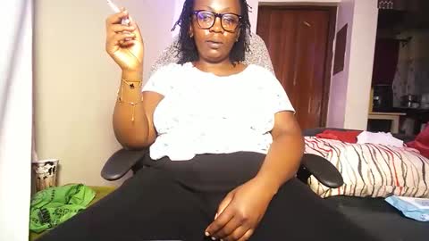 Snapshot of lulu_sparks1 chatting on 06-10-26, 06:12 lulu_sparks1 online show from 06-10-26, 06:12