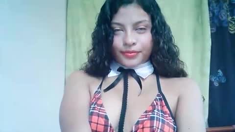 Snapshot of luluupeach69 chatting on 10-29-25, 12:18 luluupeach69 online show from 10-29-25, 12:18
