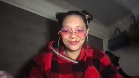 Snapshot of luluvalenttine chatting on 12-16-25, 12:10 LuLu Valenttine Hot Sexy HawaiianCape Verde online show from 12-16-25, 12:10