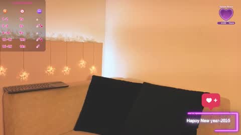 Snapshot of luluwonder_ chatting on 12-22-25, 10:07 Lulu online show from 12-22-25, 10:07