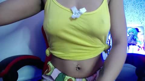 Snapshot of luly_blue chatting on 11-06-25, 04:24 Luly online show from 11-06-25, 04:24