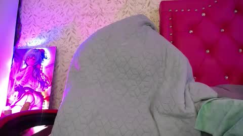 Snapshot of luly_blue chatting on 11-15-25, 04:43 Luly online show from 11-15-25, 04:43