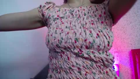 Snapshot of luly_blue chatting on 11-25-25, 04:12 Luly online show from 11-25-25, 04:12