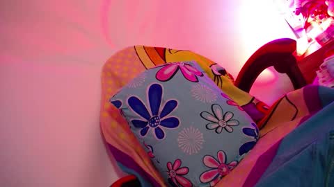 Snapshot of luly_blue chatting on 11-28-25, 04:15 Luly online show from 11-28-25, 04:15