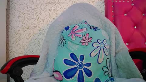 Snapshot of luly_blue chatting on 11-29-25, 04:04 Luly online show from 11-29-25, 04:04