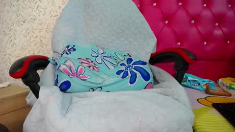 Snapshot of luly_blue chatting on 11-29-25, 04:10 Luly online show from 11-29-25, 04:10