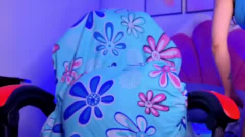 Snapshot of luly_blue chatting on 06-14-26, 05:42 Luly online show from 06-14-26, 05:42
