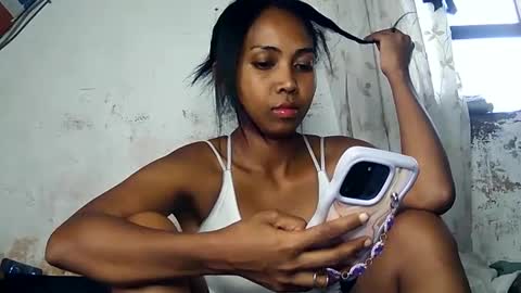 Snapshot of luna019 chatting on 02-11-25, 02:24 Luna online show from 02-11-25, 02:24